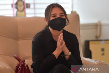 Menpora semangati Prilly Latuconsina dalam kelola Persikota