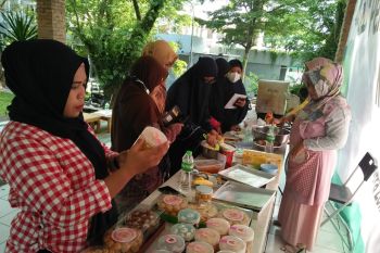 Masyarakat mitra Zona Madina ikuti pelatihan membuat kue lebaran
