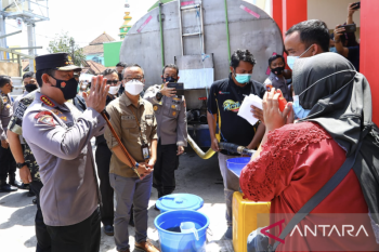 Kapolri pantau distribusi minyak curah dari distributor ke pedagang