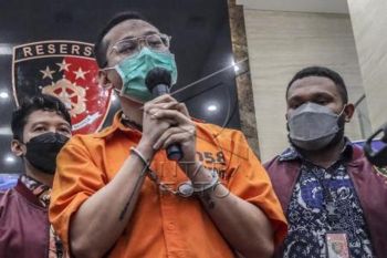 Gelar Barang Bukti Indra Kenz