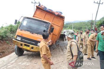 Dishub OKU siapkan mobil derek di lokasi jalan rusak