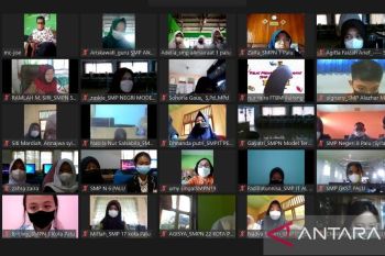 Disdikbud Kota Palu  latih ratusan siswa SD dan SMP jadi penulis