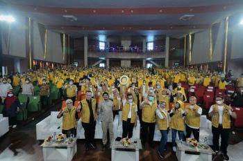 1.249 petani milenial Jawa Barat diwisuda