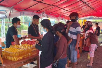 Bulog Bajawa salurkan kebutuhan pokok masyarakat lewat pasar murah