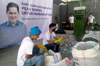 Warga lingkar Mandalika diajak pilah sampah jadi emas