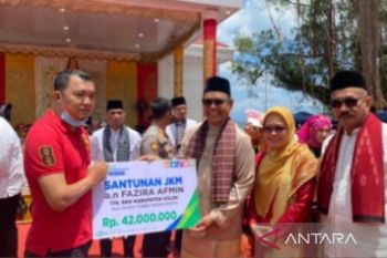 Bupati Solok seragkan santunan BPJAMSOSTEK saat festifal lima danau