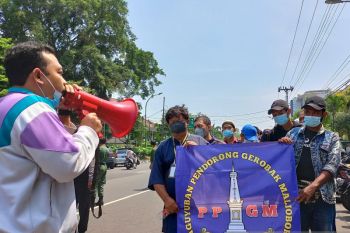 Pendorong gerobak Malioboro ingin memastikan pekerjaan tenaga kebersihan