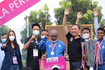Bupati dan pejabat Pemkab Barut hadiri penutupan Piala Pertiwi