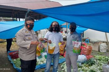 Polres Mamuju Tengah pantau ketersediaan minyak goreng di pasar