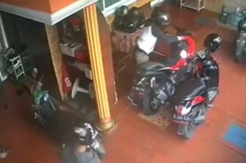 Pura-pura jadi pasien, tiga orang diduga curi motor