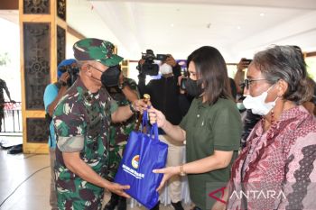 Alumni AAL 38 gelar vaksinasi dan kitanan massal di Ambon, wujudkan kepedulian sosial