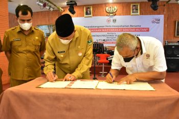 PT Semen Padang sepakati pemberdayaan masyarakat sekitar hutan dengan Pemprov