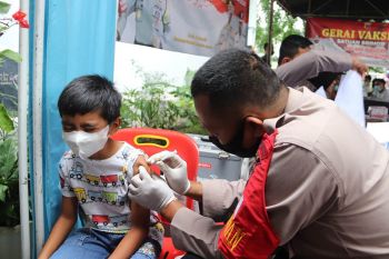 Vaksinasi siswa SD di Pessel terus ditingkatkan