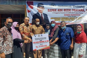 Komisi IX DPR RI-Kemnaker bantu 32 UMKM terdampak pandemi COVID-19 di Pariaman