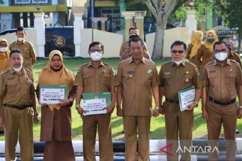 Tiga sekolah di Pesisir Selatan terima Penghargaan Adiwiyata Nasional