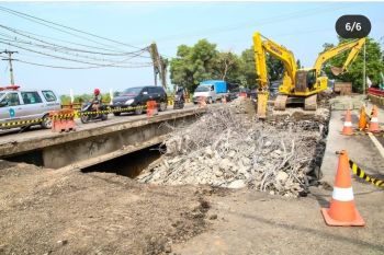 Dirjen Perhubungan Darat tinjau perbaikan Jembatan Ngaglik di Lamongan