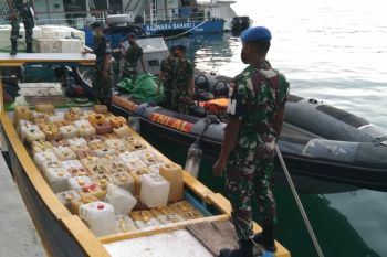 TNI AL temukan 5,5 ton minyak tanah tanpa dokumen di Mabar