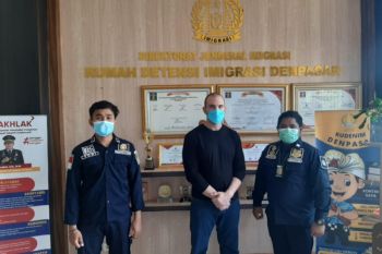 Imigrasi Bali deportasi warga Perancis yang miliki sabu dan senjata api