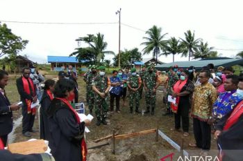 Satgas 123/Rajawali bantu pembangunan gereja di Perbatasan RI-PNG