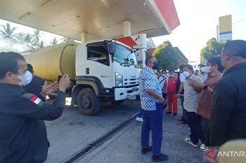 Anggota DPR-RI Andre Rosiade datangi SPBU di Padang pantau ketersediaan solar