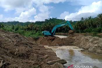 Pemkab Parigi Moutong  lakukan normalisasi sungai pascabanjir