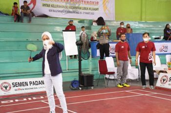 Kejuaraan Bulu Tangkis antar Kelurahan Dibuka, PT Semen Padang: Menang Kalah yang Penting Berkeringat dan Sehat