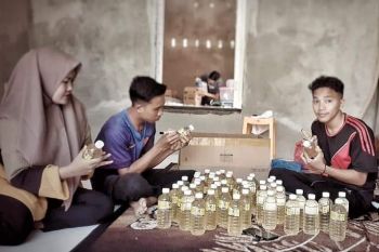 NTB mendorong penggunaan minyak goreng kelapa lokal untuk operasi pasar