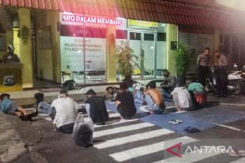 Tawuran remaja pecah di hari pertama puasa di Padang (Video)