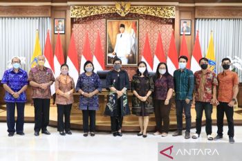 Dekranasda Bali apresiasi penelitian Unhi soal kain tenun endek