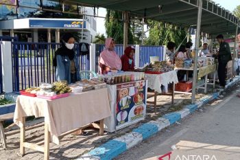 Pedagang takjil di Kota Kupang keluhkan kenaikan minyak  goreng
