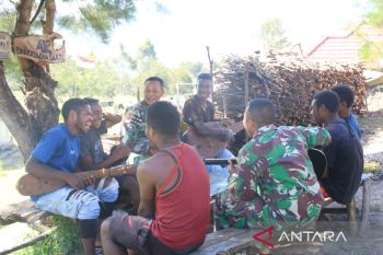 Satgas 412 Kostrad rangkul pemuda Tiom melalui komunikasi sosial kreatif