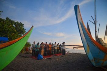 Tradisi Maniliak Bulan Syattariyah  Sumatera Barat