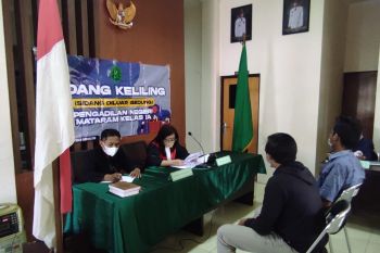 Dukcapil Mataram mengikuti regulasi penerbitan KTP untuk transgender
