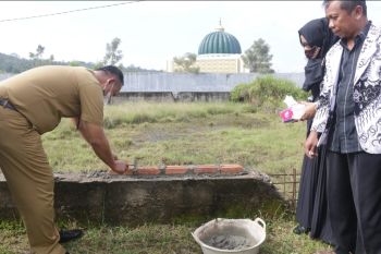 Wabup Pringsewu letakkan batu pertama pembangunan gedung aula PGRI