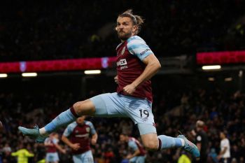Everton ditundukkan Burnley 2-3