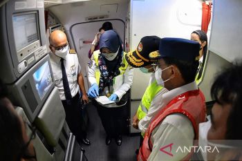 Menko PMK dan Menhub inspeksi kesiapan angkutan udara jelang mudik