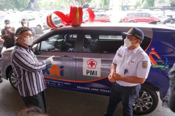 KAI serahkan bantuan mobil operasional kepada PMI  Jateng