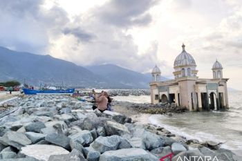 Kawasan bekas tsunami di Kota Palu menjadi tempat favorit ngabuburit