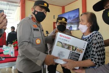 Kapolda Sulut mengapresiasi semangat lansia ikut vaksinasi