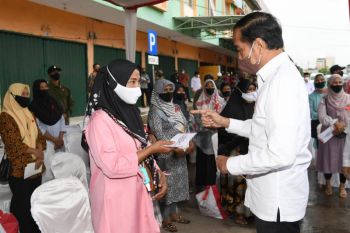 Pemerintah tetapkan pembelian minyak goreng harus menggunakan KTP