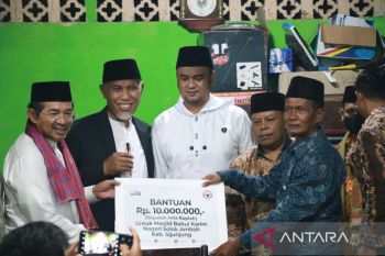 Sumbar-Sijunjung atasi pungutan uang komite sekolah dengan subsidi