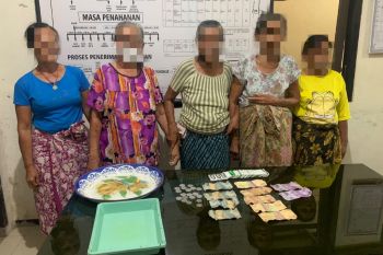 Lima inaq-inaq di Lingsar Lobar kepergok main judi ceki, paling tua usia 81 tahun