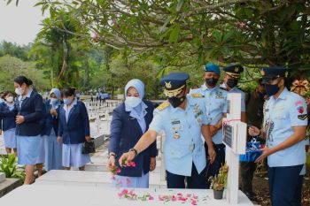 Danlanud Sam Ratulangi pimpin ziarah ke TMP Kairagi
