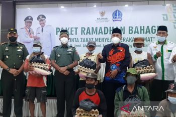 Baznas Bone salurkan paket sembako jangkau kaum dhuafa