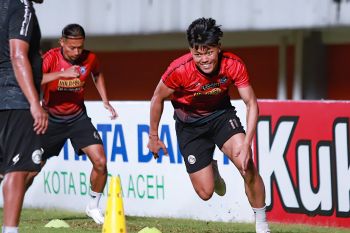 Penyerang sayap Feby Eka Putra mundur dari Arema FC