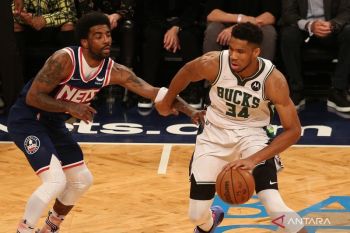 Giannis Antetokounmpo bawa Bucks ambil laga  pertama playoff atas Bulls