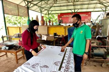 Produk kerajinan karya Warga Binaan Lapas Muara Enim diminati konsumen