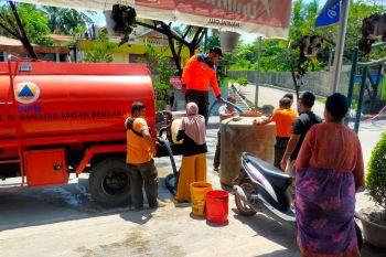 BPBD salurkan air bersih ke daerah alami kekeringan di Padang