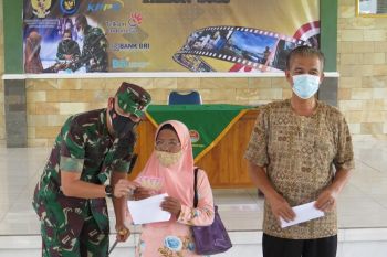 10.000 warga OKI terima bantuan tunai pedagang kaki lima dan nelayan