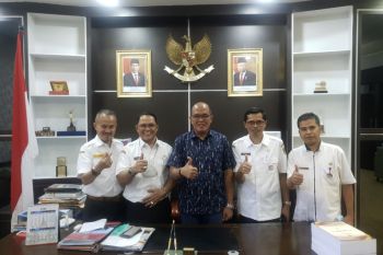 Sekretariat DPRD Sumbar ikuti vaksin ketiga untuk optimalkan pelayanan